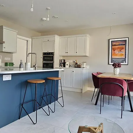 Knocknacarra House - Stylish Spacious House Near Salthill * Galway